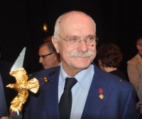 Михалков НС с Золотым орлом в руке 29 января 2016 г.jpg